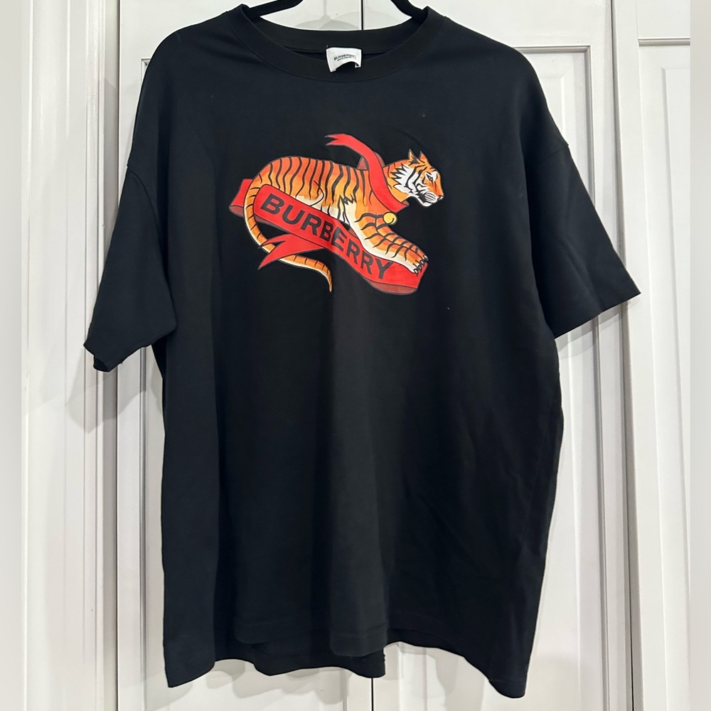 New men’s T shirt zite large